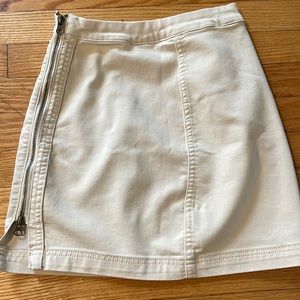 Free People Pale Yellow Skirt with side zipper size 0